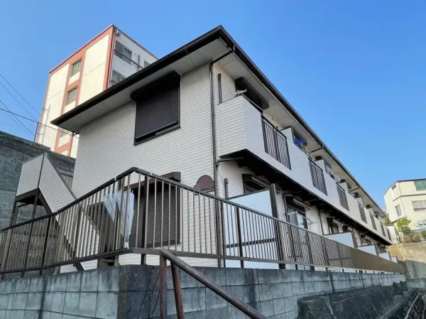 横浜市西区　アパート修繕工事：アパートの外装を一新